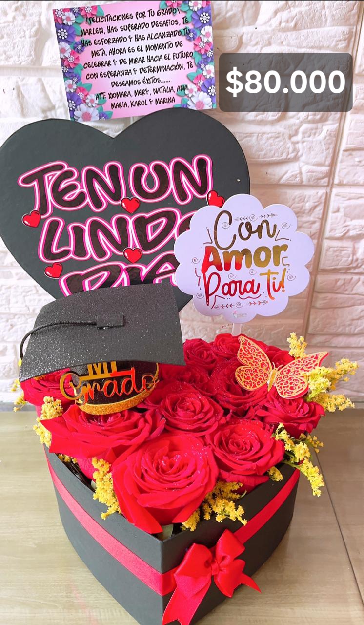 05. FLORES NATURALES 🌹 $85.000🌹 RAMO DE FLORES EN FORMA DE CORAZON.